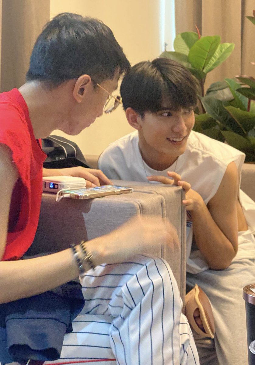 Sixsuperstars's tweet photo. ไปบังเอิญเจอรูปนี้มาในกอง #DSNtheSeries กับสองขาเม้าที่แท้ทรู 555555555555 #First_Chalongrat #รักแรกของเฟริสท์ https://t.co/pROsaXjF5H