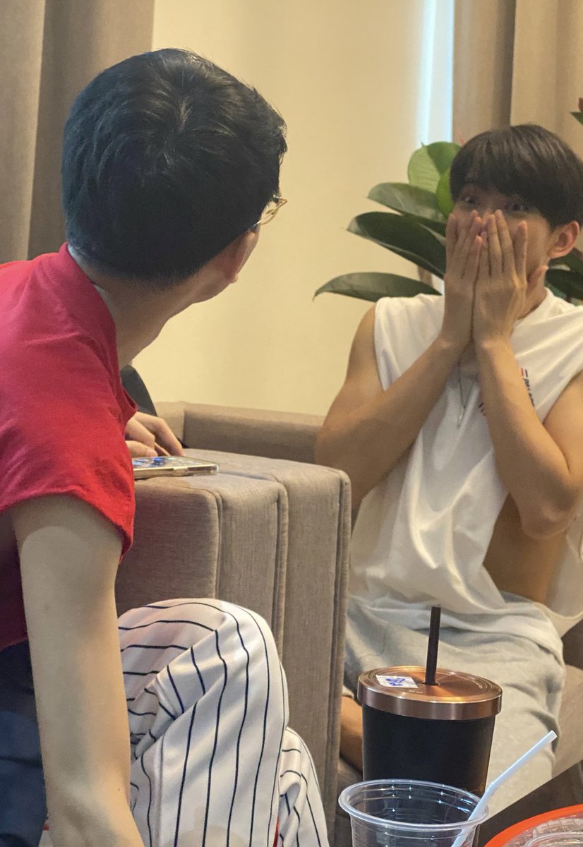 Sixsuperstars's tweet photo. ไปบังเอิญเจอรูปนี้มาในกอง #DSNtheSeries กับสองขาเม้าที่แท้ทรู 555555555555 #First_Chalongrat #รักแรกของเฟริสท์ https://t.co/pROsaXjF5H