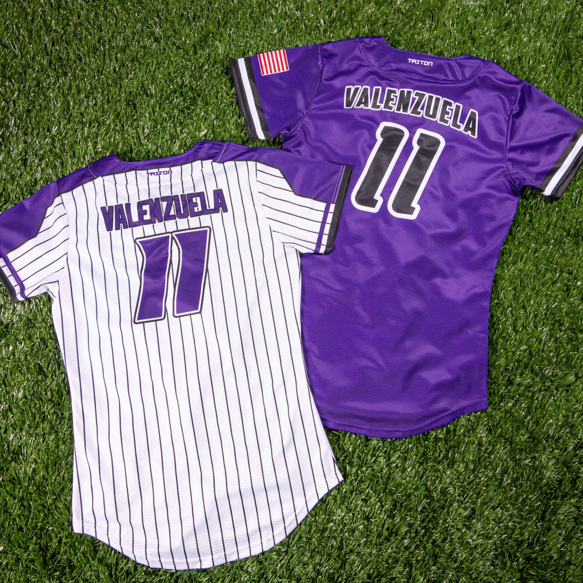 CustomSoftball's tweet photo. For a classic look, Missouri’s Midwest Softball chose these custom Pinstripe and Traditional designs for their #Triton jerseys. Find your style and request your free designs today. https://t.co/sQjmcuOP6T
#teamtriton #customsoftballjerseys #softballjerseys #softballuniforms https://t.co/MjTj0vvE8y