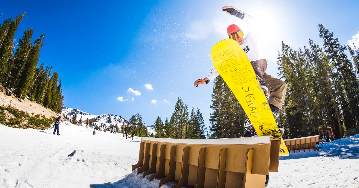 ErnestPackaging's tweet photo. How do you turn cardboard into a snow park? Simple answer: The E-Team. For the long answer, peep our latest Buzz Blog: https://t.co/EWFFucU4tu

#mammothmountain #innovations #snowboarding #signalsnowboards  #cardboardchaos #smallbusiness #logistics #cardboard  #sustainabledesign https://t.co/YinVbn8SNw