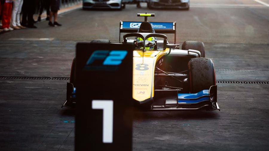 F2_F1V's tweet photo. BANDEIRADA - 🏁

- ELE PROVA QUE AINDA É POSSÍVEL ACREDITAR, MITCH EVANS (@Univirtuosif1v) VENCE A FEATURE RACE PARA A SURPRESA DE TODOS!!!
- O PILOTO DA UNI OPTOU POR PERMANECER NA PISTA E SE DEU MUITO BEM JUNTO COM @LaNorris_F1 (@McLarenF1V) https://t.co/0rmyCGXnSa