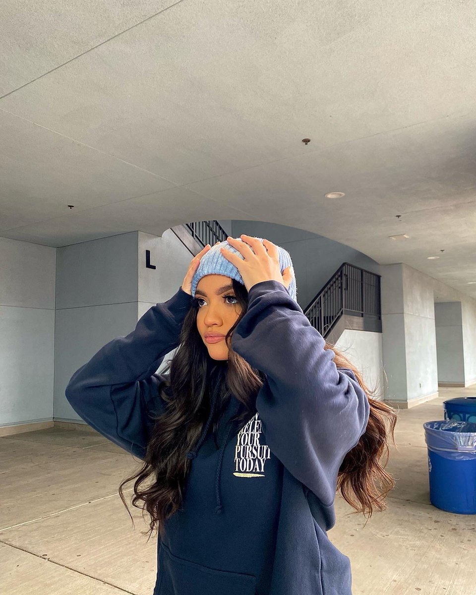 drypt_co's tweet photo. The Winter Checklist ❄️📝⁠
Cozy Hoodie ✅⁠
Comfy Beanie ✅⁠
⁠
📸 @aysandrita https://t.co/Zn7CEwEJ8E