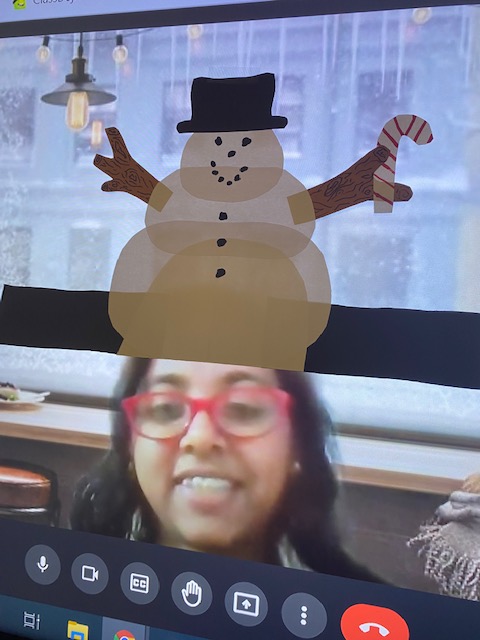 BlewittSciROX's tweet photo. Another fun Holiday trivia battle in science class before heading out for winter break soon. This time our Kahoot game winners won a periodic table pen and a hand made snowman hat. One of our winners was virtual so we improvised! #EMSscience #EMSrox #wintertriviabattle https://t.co/niYSjE0RKf