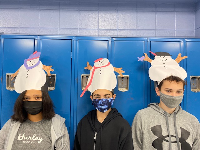 BlewittSciROX's tweet photo. Another fun Holiday trivia battle in science class before heading out for winter break soon. This time our Kahoot game winners won a periodic table pen and a hand made snowman hat. One of our winners was virtual so we improvised! #EMSscience #EMSrox #wintertriviabattle https://t.co/niYSjE0RKf
