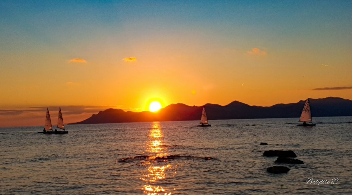 ⛵ Fin d'après-midi à #Cannes 🧡
#sunset #CotedAzurFrance #MagnifiqueFrance