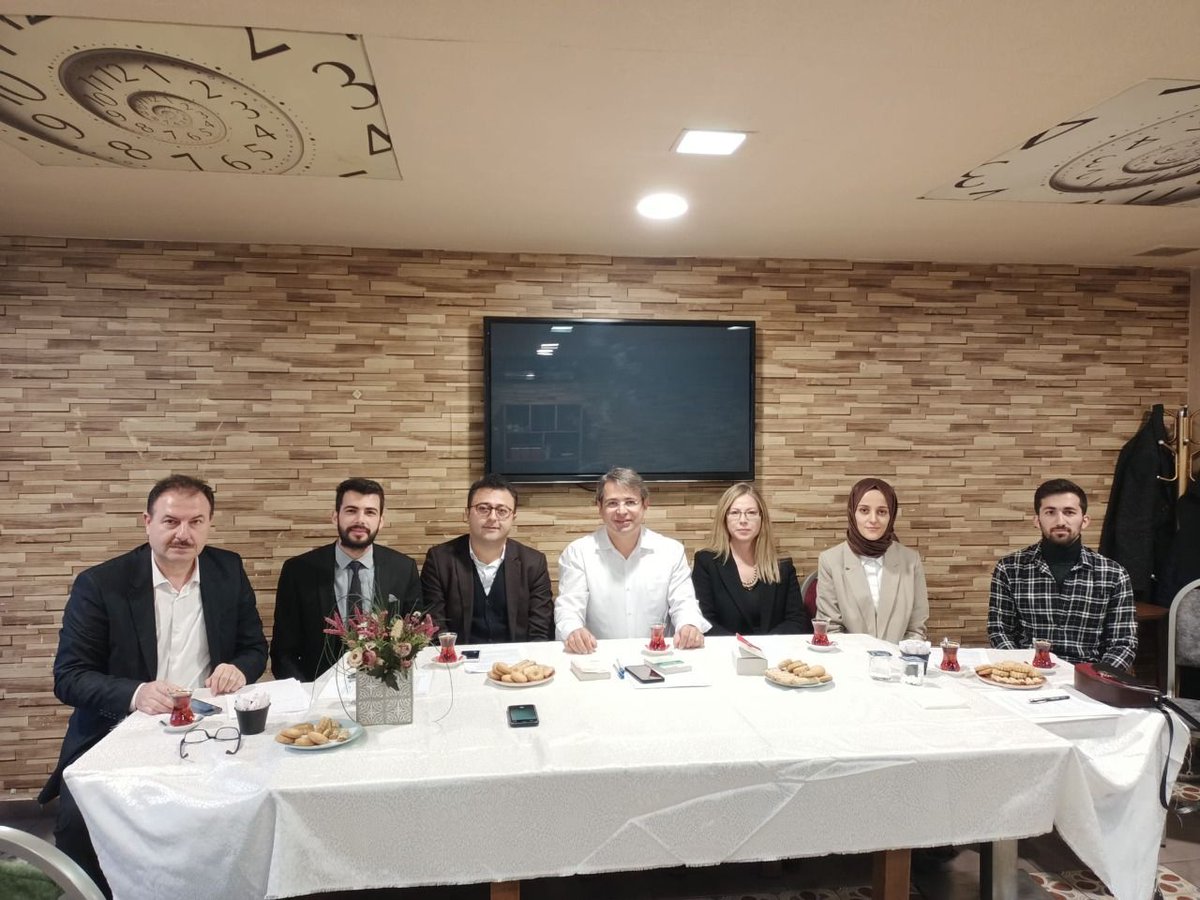 2. İdarenin eylemleri ve işlemleri hukuka uygun olmak zorundadır. Hiç kimse kaynağını anayasadan almayan bir yetki kullanamaz. Temel hak ve özgürlüklerimizi savunacağız!

#HukukOrdusu #HerkeseAdalet 

@avemre_
<a href="/SuatKocyigit/">Suat Koçyiğit</a>
<a href="/VukuatOnur/">onur engin</a>
@camurcu_seyit
@ulku_cakir75
<a href="/Seref_Gonenli/">Şeref Gönenli</a>