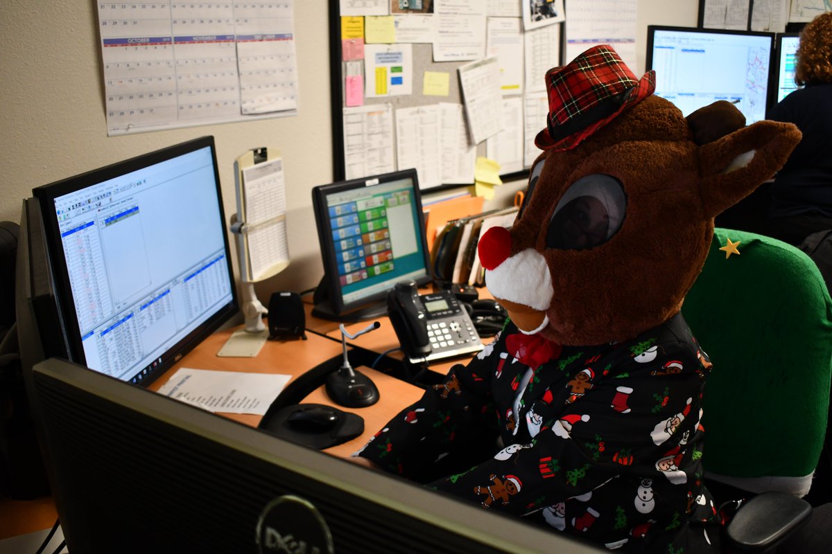 ctranvancouver's tweet image. Winter weather in the forecast? ❄️

Fortunately, the C-TRAN dispatch team includes an expert on navigating difficult conditions. #VanWa #pdxtst