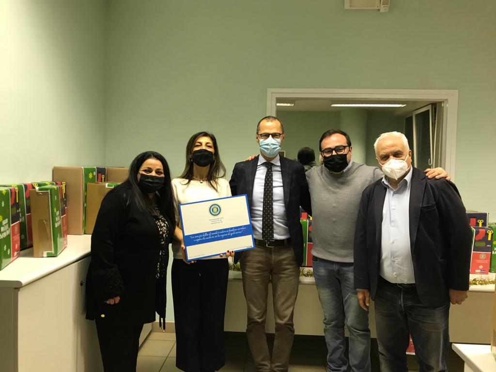 BccBasilicata's tweet photo. #BccBasilicata per Inner Wheel Club Potenza con l'iniziativa "Buon Natale Bambini". Un'azione intesa a portare la "magia" del Natale ai più piccoli meno fortunati nelle nostre comunità. 

#cisiamo #Natale2021 
https://t.co/mIAuP4l2uT https://t.co/zuejEhx3oK
