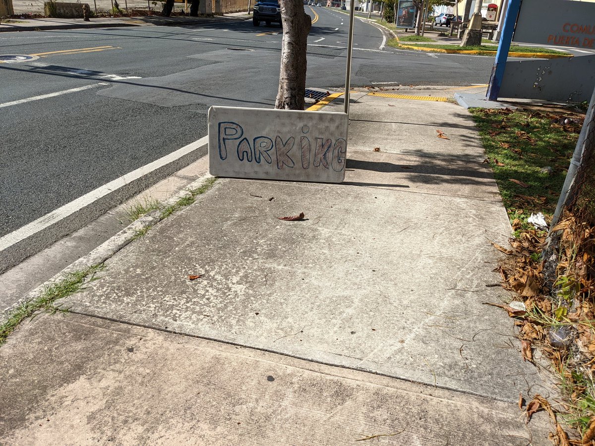 hoffridder's tweet photo. Idk there's something suspicious about this parkikg sign https://t.co/Kl5NoQVOG0
