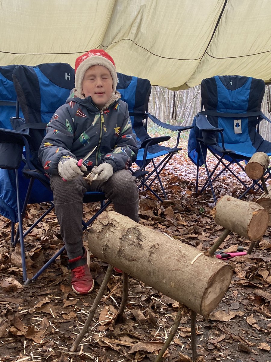 juliathomas29's tweet photo. It was so nice to see the children making Christmas Reindeers and enjoying a Jacket potato for lunch today. Thank you to Great Leaps Adventures for making this happen. #Holidayactivities #HAF2021 #Greatleaps #medwaycouncil #christmasholidays #children #outdoorfun #thankyou https://t.co/tp9KdEZ8wv