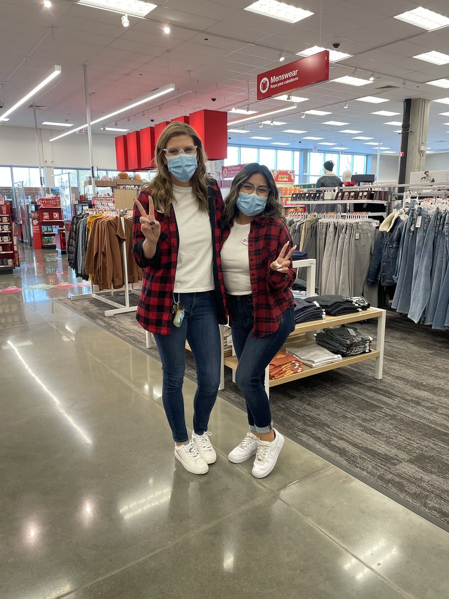 Such a fun holiday spirit week in D141 with Santa coming to visit our teams and handing out our Work. Win. Give gift cards to our team  #WorkWinGive #R100Cares #SantaJockls <a href="/Target/">Target</a>