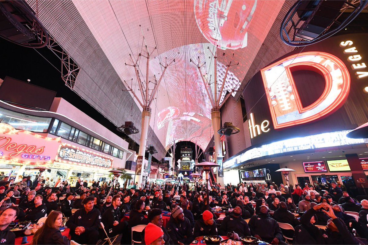 LasVegasBowl's tweet photo. .@FSELV welcomes @ASUFootball and @BadgerFootball for week-long events at the 2021 @SRSDistribution Las Vegas Bowl. 🔥🤩

12/27 - @SRSDistribution Las Vegas Bowl Reception
12/29 - Bowl Bash Concert by The Village People

#LVBowl | #OnlyVegas https://t.co/NDeDOReV1y