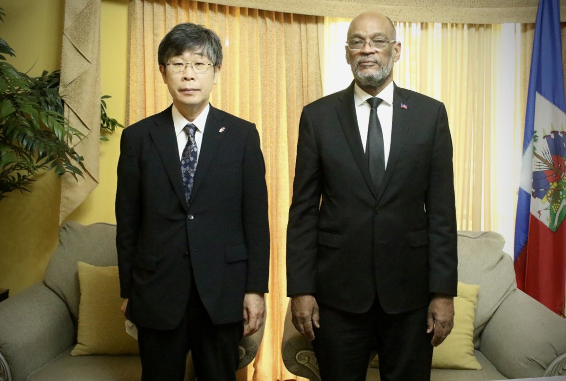 Le Premier ministre, <a href="/DrArielHenry/">Dr Ariel Henry</a>, s’est entretenu, ce matin, avec l’ambassadeur du Japon en Haïti, son Excellence, M. KUBO Yuji. Les échanges ont porté particulièrement sur le renforcement des relations entre les deux pays. 1/2
