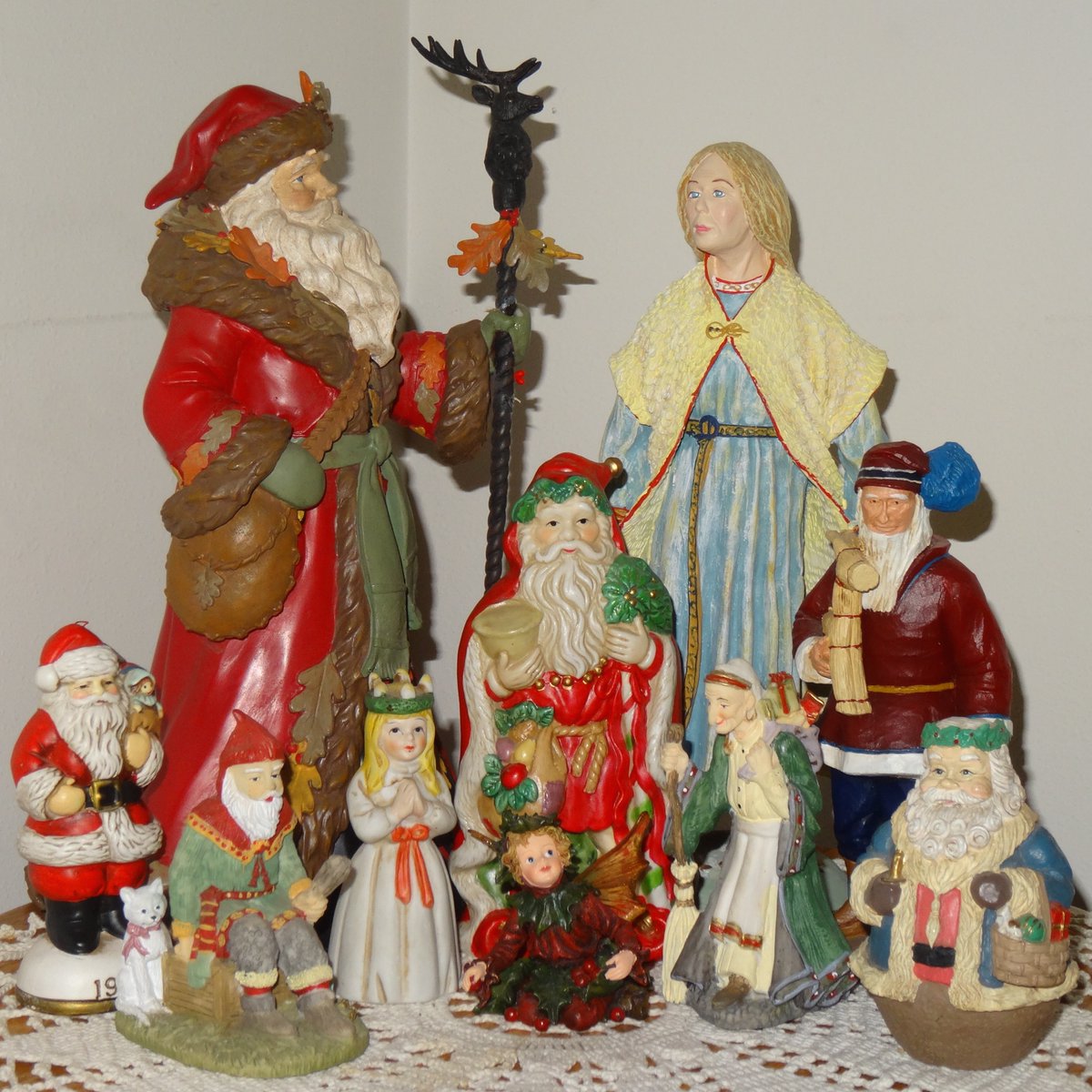 Selena_Fox's tweet photo. Explore #Pagan #Wicca #Druid #Heathen #Solstice #Christmas #Yule lore, #magic &amp; more on #Yuletide Giftbringers Tonight on my #NatureSpirituality podcast. Listen Wednesday, December 22 at 7pm central or later at this link: https://t.co/Xp2rDgquMw  @CircleSanctuary #WinterSolstice https://t.co/cYaK68H9oC