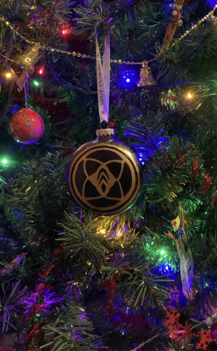 Added my own touches to the family Xmas tree this year 🥰 <a href="/ZacharyLevi/">Zachary Levi</a> <a href="/HumberlyG/">Humberly Gonzalez</a> <a href="/UtopiaFallsTV/">Utopia Falls</a> <a href="/nbcchuck/">CHUCK</a> 
#handmadechristmas #crafts #OrnamentofTheDay #Chuck #zacharylevi #humberlygonzalez #utopiafalls #ChristmasAtHome #ChristmasTrees