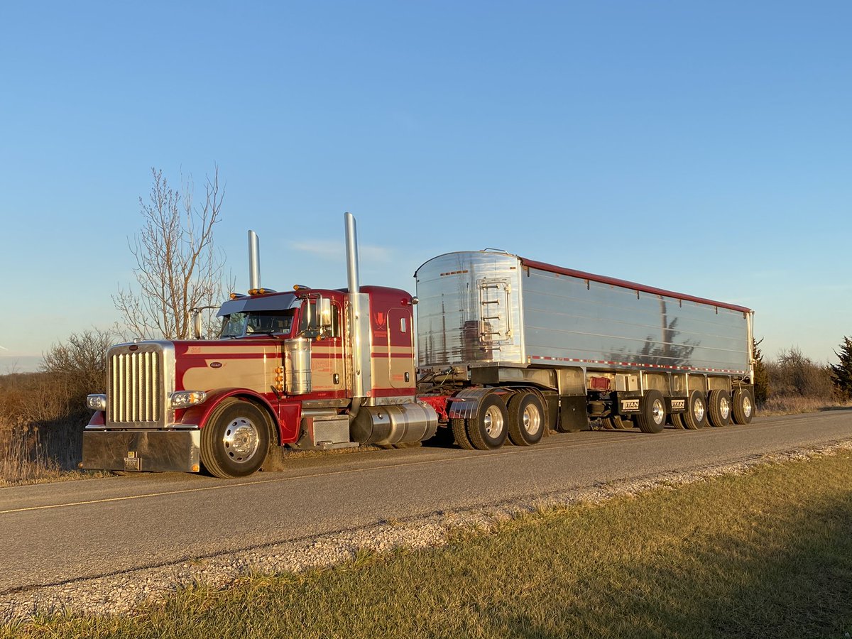 Day 10678 of bean/corn harvest, maybe be done by February? 🧐 #ontag #loadingboats #fillingbins #longestharvestofmylife #titantrailers #peterbilt