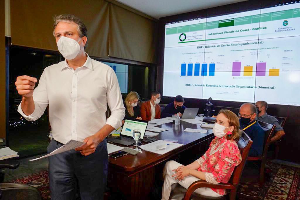 Anunciei há pouco a revisão geral dos servidores públicos do Estado do Ceará para 2022, que será de 10,74%. Além disso, informei que diversas outras categorias terão melhorias. Agradeço a todos os nossos servidores pelo empenho em servir aos nossos irmãos e irmãs cearenses.