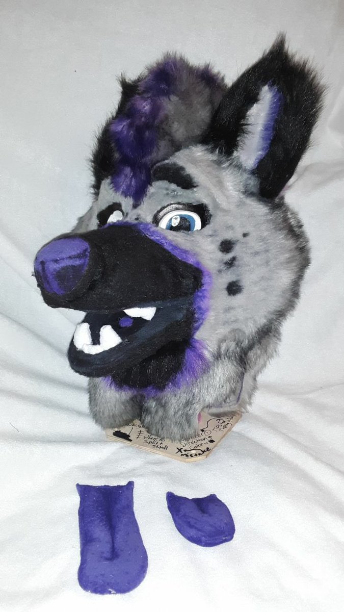 PI_Fursuits's tweet photo. I’m going to be posting some more work that I’ve done for people who find this pin! https://t.co/WhKTKJleQY