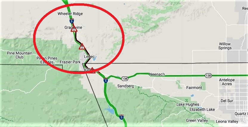 CaltransDist7's tweet image. On NB I-5 at Grapevine Road in Kern County, the right lane (#4 lane) is blocked for an unknown duration for cleanup after a big-rig fire. There are collisions reported in the long backup. Expect delays. @CaltransDist6 #Grapevine #Gorman #Lebec #5fwy