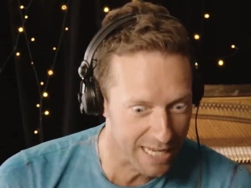 C0L0RATURA's tweet photo. why does chris martin has to ruin my day by saying coldplay will stop making music in 2025 we can't trust any man https://t.co/caXAbJeYnF