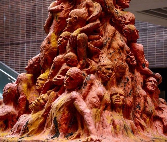 michaelpsenger's tweet image. During the night, CCP officials removed the Pillar of Shame from the University of Hong Kong, which memorialized all those Chinese who were killed by their government during the Tiananmen Square Massacre.
hongkongfp.com/2021/12/23/bre…