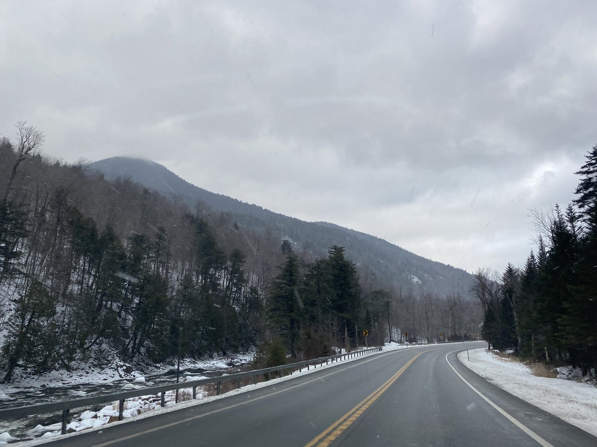 jgberbs's tweet photo. Pictures don’t do #LakePlacid justice 🏔🌨❄��� https://t.co/eocaHhFmIk