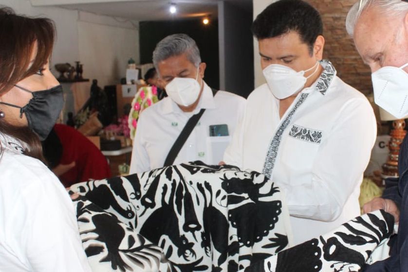 DanielRolandoJ's tweet photo. Te invitamos a que anticipes tus compras en la Tienda #Hidarte recuerda que tu compra va directamente para los artesanos hidalguenses, regala un detalle #HechoEnHidalgo. https://t.co/Gp4zyUDF58