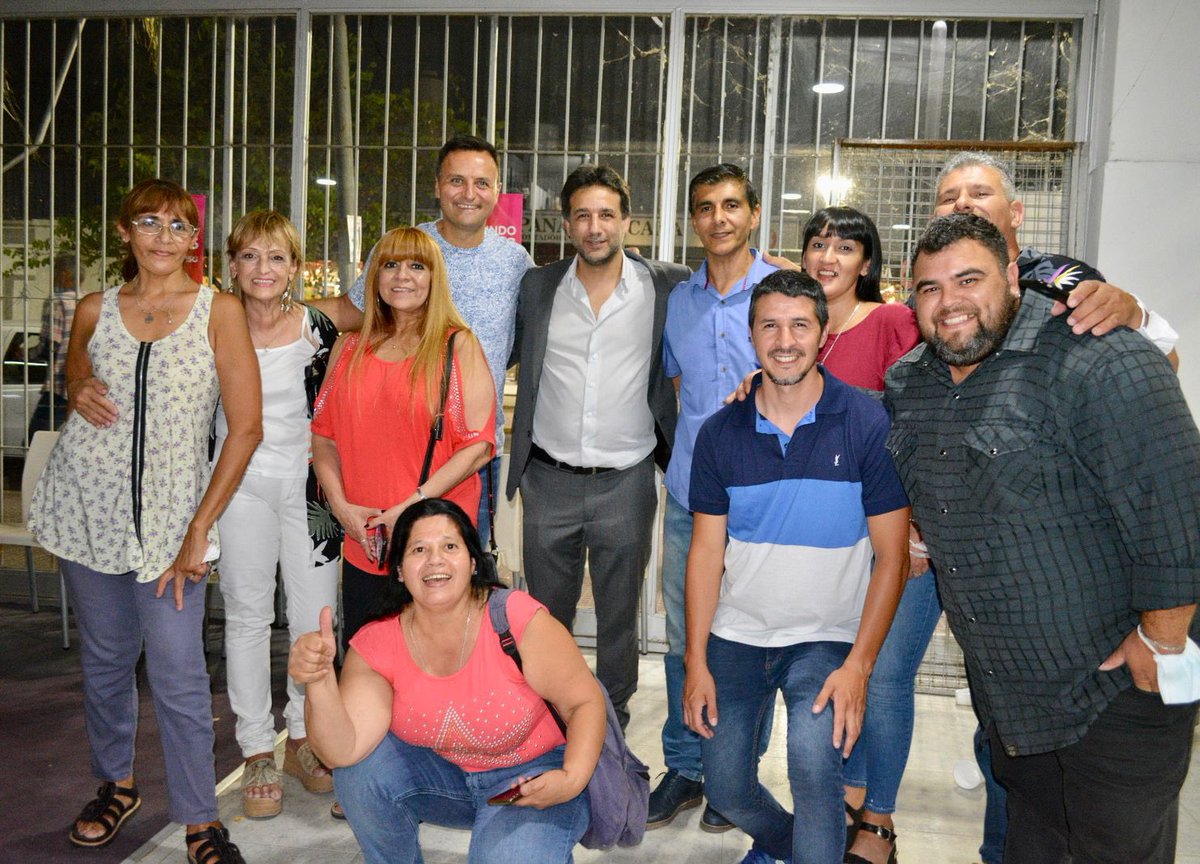 SebaSalvadorOk's tweet photo. Con @EricaRevilla y @mterradez participamos del brindis de fin de año con los amigos radicales de #SanMartín que están listos para dar el paso en su distrito, en la provincia y en el país.
Gracias @divoskus, Ricardo Ivoskus, Cristian Minucci y a los amigos por la invitación 🇵🇱 https://t.co/GuLfQQFtfK