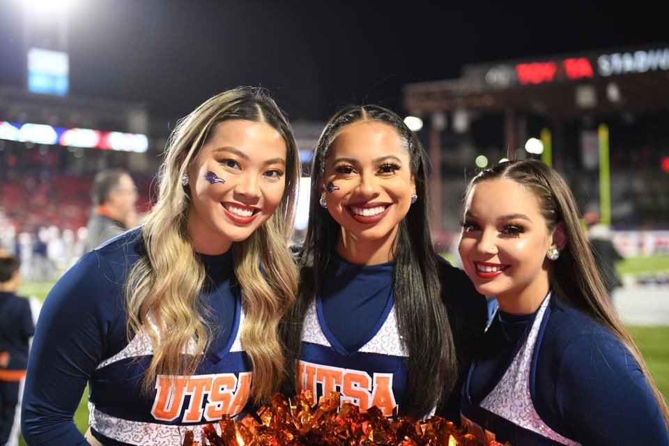 Kierrajanae_'s tweet photo. Here’s to a great season UTSA 🤙🏽 see you next year Roadrunner nation 🧡💙 https://t.co/U877EtrxaT