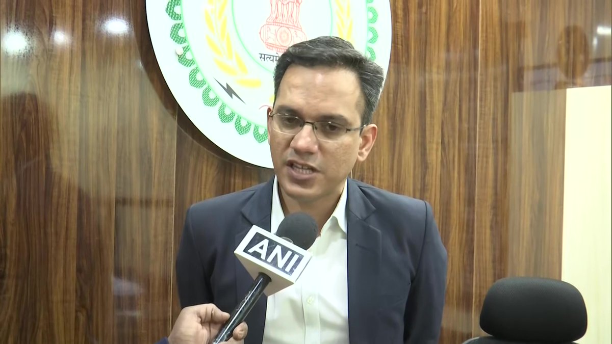 Chhattisgarh: Raipur district administration, in collaboration with NGOs, is setting up bonfires and providing blankets to the needy to combat the cold wave 'CM has given instructions to set up bonfires for people at places like bus station,' Collector Saurabh Kumar said y'day