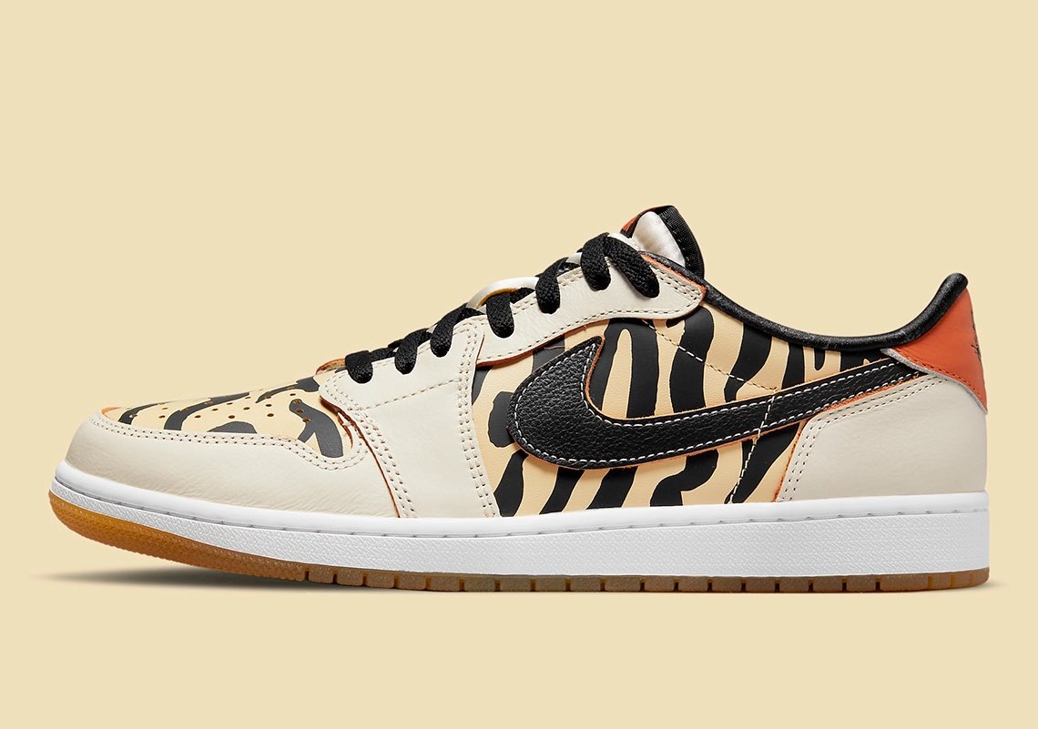ttsdrops's tweet photo. Air Jordan 1 Low “Year of The Tiger” somente 5000 pares serão lançados e apenas na Ásia! 😱

#sneakers #jordan1 #airjordan1low #nike https://t.co/KHV8PjqZKT