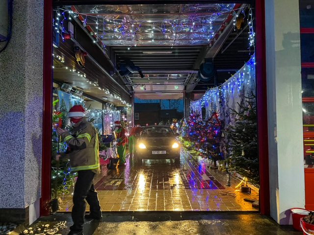 scotfire_DG's tweet photo. Fantastic effort from the crew at Newton Stewart Community Fire Station on Sunday. Over £2000 was raised for @firefighters999 during the Santas Grotto drive through. Well supported by the local community with nearly 500 vehicles attending. 🚒 🎅🏻 🦌👏🏻👏🏻 https://t.co/YConwoz1bs