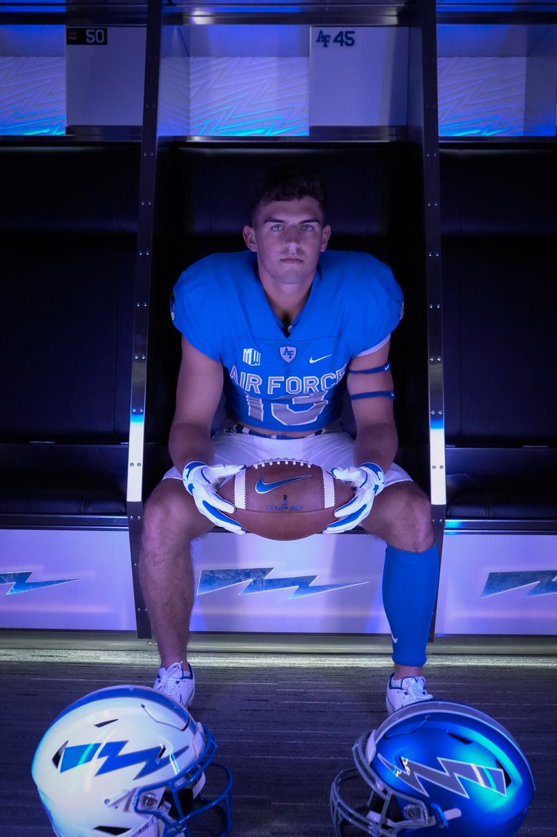 bclawson33's tweet photo. I am super excited to announce my commitment to play football at the Air Force Academy! I want to thank my family, coaches, friends, and teammates for their support. I can’t wait to get to work!⚡️@CoachAlexMeans @CoachTCalhoun @AF_Football https://t.co/ELxO3ekCFc