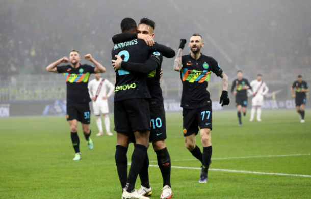 ¡¡GANÓ INTER!!

En un partido trabado y sin espacios donde las mejores oportunidades se vieron en el 1t de contras Inter venció 1-0 al Torino. Se asegura al menos 4 puntos de ventaja como campeón de invierno en la Serie A. 6to partido al hilo a nivel doméstico con el arco en 0.