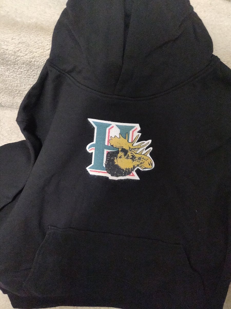 garykli's tweet photo. Hey @RedbubbleHelp @redbubble, I placed an order for two kids' hoodies on Nov 30 with an eta of Dec 7-8, it FINALLY arrived today after 2 weeks of delays w/ no updates. Opened the pkg and it's not even what I ordered! Gift is ruined... #dobetter https://t.co/sdq3jCa1aF