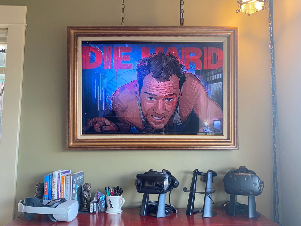 Hello_Program's tweet image. Okay, fine. I’ll put up holiday decorations.