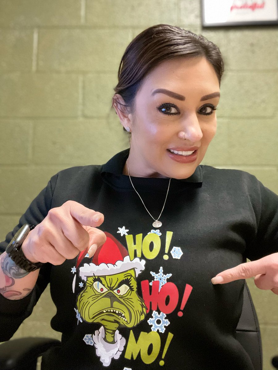 Diaz6183's tweet photo. Ho. Ho ๐๐ฝHo ๐คฃ๐คฃ๐คฃ having fun every day. Our time is too short #didyougetit #HO #fun #itsWednesday #hairisamess #smile #HappyHolidays https://t.co/R33SiMdcew