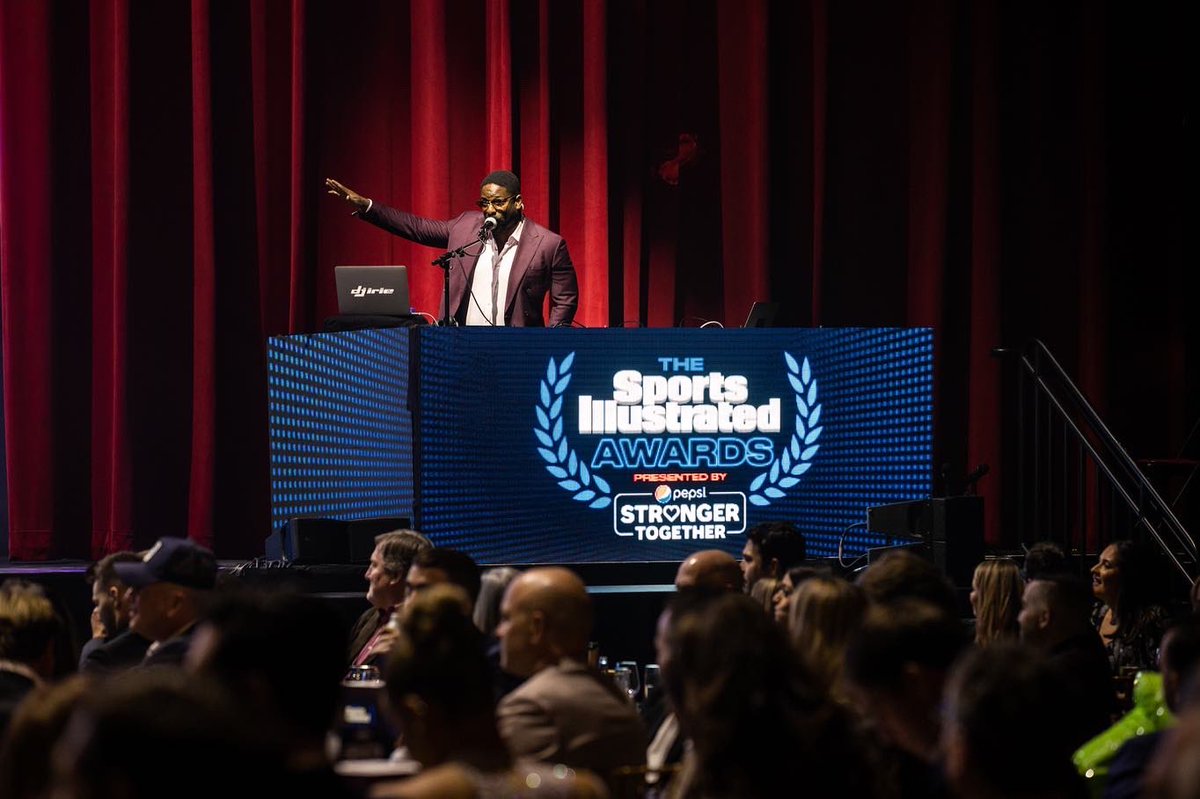 si_experiences's tweet photo. No better way to end the Sports Illustrated Awards than with a crazy performance by @2chainz &amp; @IRIE ! 🔥 Thanks for turning up with us! https://t.co/wklN0j5w2f