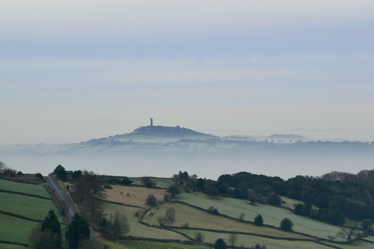 Castle Hill poking out of the #mist today 😊❤ <a href="/StormHour/">#StormHour</a> <a href="/ThePhotoHour/">#ThePhotoHour</a> #Huddersfield #loveukweather #Wednesdayfeeling #WinterSolstice