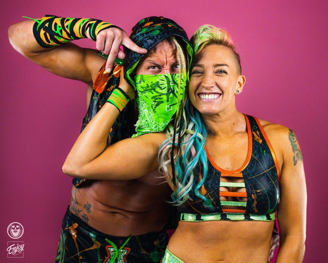 1FACADE's tweet photo. Cheers to my TV wife, who will be having her 100th match any day now 😂📺💚
#goDANIgo #NeonBlondes 
📸 @ajsmall37 https://t.co/CUZIp0KGMp