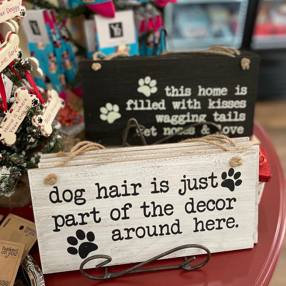 thedoggiebag's tweet photo. Don’t Forget the Dog Lover in your life!
Grrrreat Gifts for under $10 @doggiebagboutique 🐾❤️🐾

#doglover #doglovers #lovemydog #dogmom #dogdad #dogsoflakeland #dogmomsoflkld #dogslife #thedoggiebag #shoplakeland #lakelandflorida https://t.co/EZ9w4eyRpa