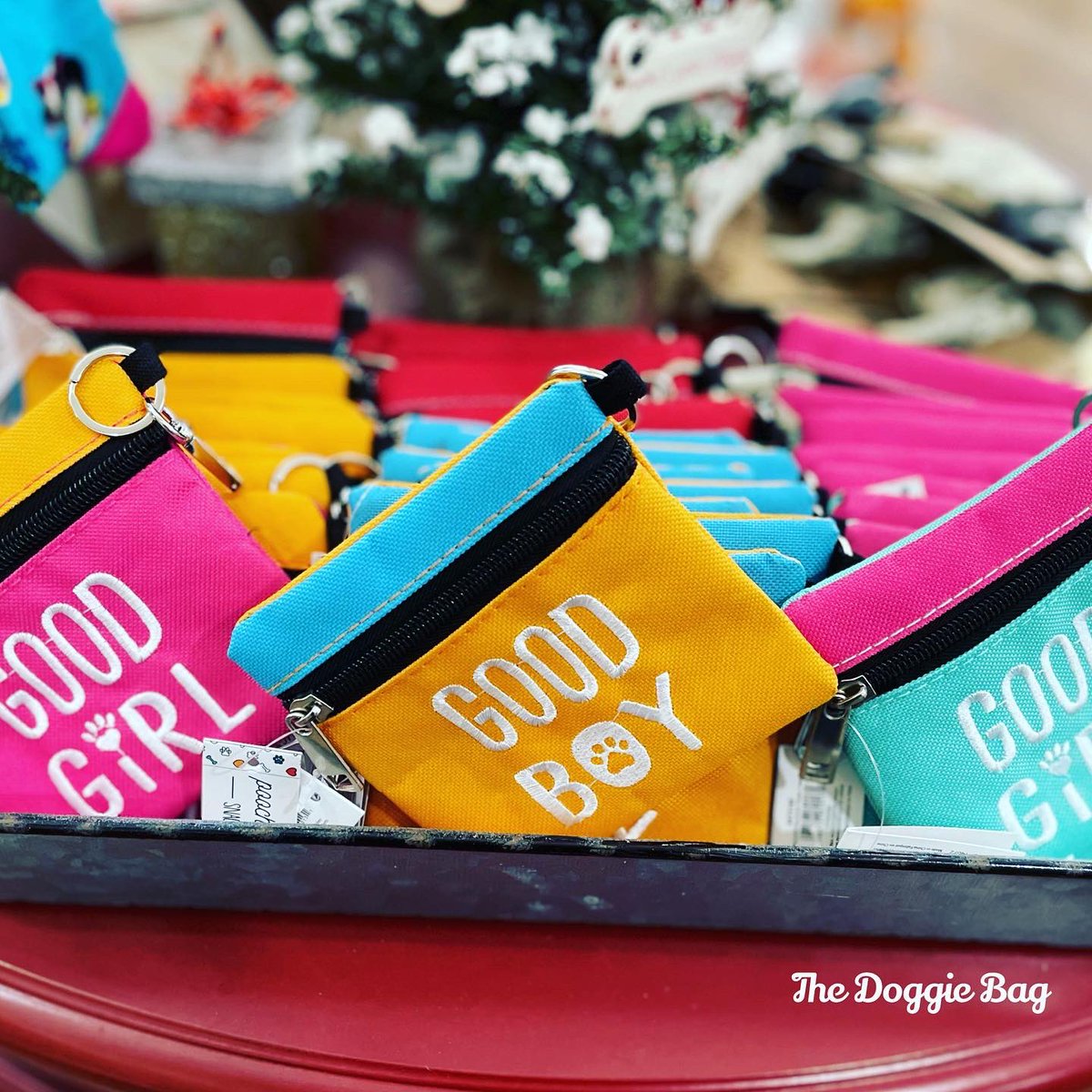 thedoggiebag's tweet photo. Don’t Forget the Dog Lover in your life!
Grrrreat Gifts for under $10 @doggiebagboutique 🐾❤️🐾

#doglover #doglovers #lovemydog #dogmom #dogdad #dogsoflakeland #dogmomsoflkld #dogslife #thedoggiebag #shoplakeland #lakelandflorida https://t.co/EZ9w4eyRpa