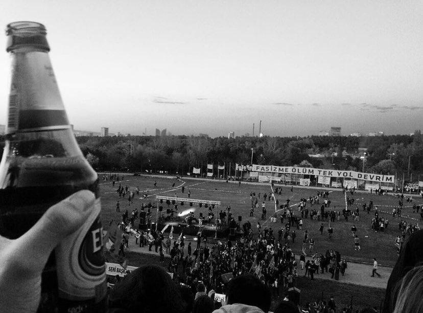 “Devrim, vaktiyle bir ihtimaldi ve çok güzeldi”nin fotoğrafını çekmişim vaktiyle…