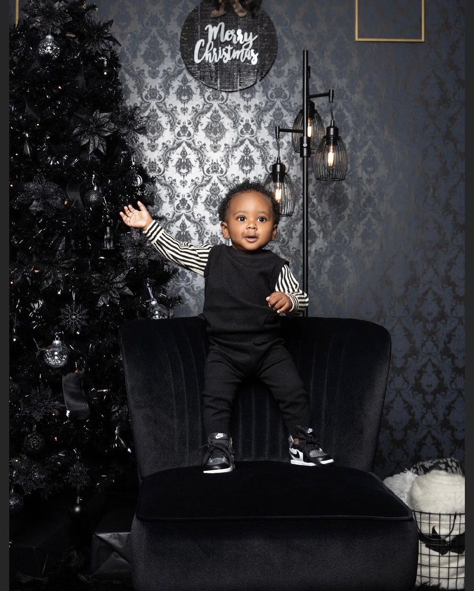 charmingcali_'s tweet photo. Happy 1st Birthday Boston Carter 🖤✨ https://t.co/fIfRR0umBB