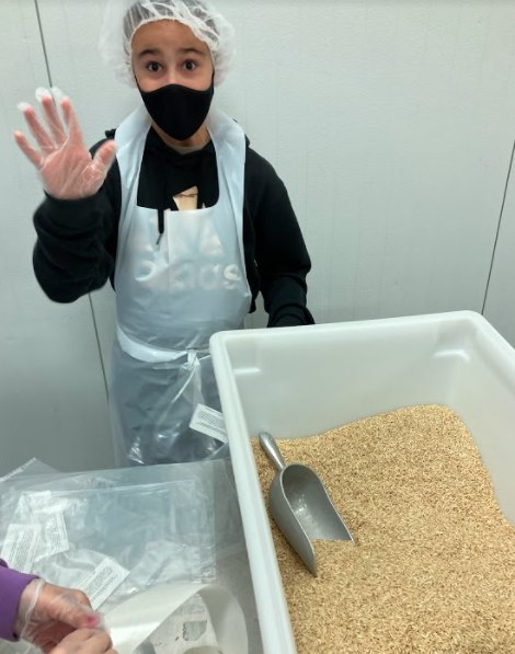 LVLASERS1645's tweet photo. Lakeview 5th grade students spent the day on 12/21 making a difference for those in need. Students weighed, measured and packed bulk food at Feeding America Eastern Wisconsin.  #LVLasers @NeenahSchools https://t.co/p05ntLv6HN