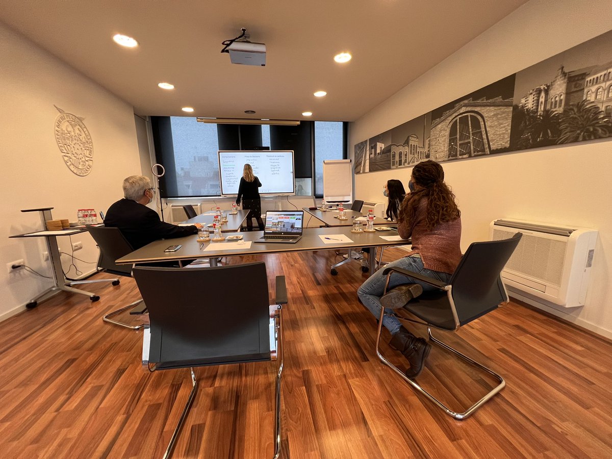 shherrera's tweet photo. @marian0204 @CambraTerrassa La #virtualizacion de salas y la filosofía #agile son pasos firmes en nuestro camino hacia la #digitalización 

#ScrumMaster @ricohspain https://t.co/DmwyUL7HB6