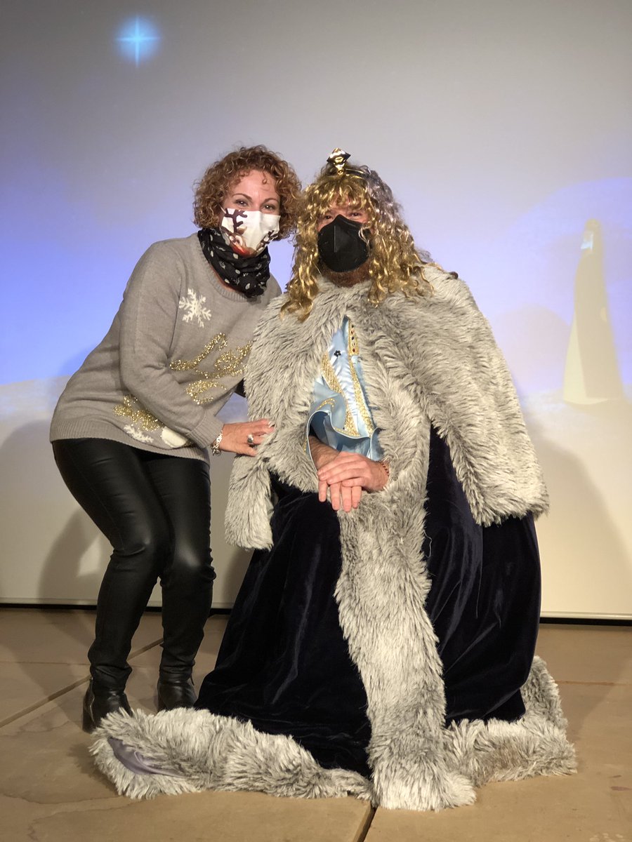 cristina_mm73's tweet photo. Solo los que creemos en la magia estamos destinados a encontrarla. Gracias a los Reyes Magos de Oriente por su visita y hacer tan felices a pequeños y no tan pequeños 😉 @TrilemaElCarmen @trilemaedu https://t.co/TeVkvJEaoA