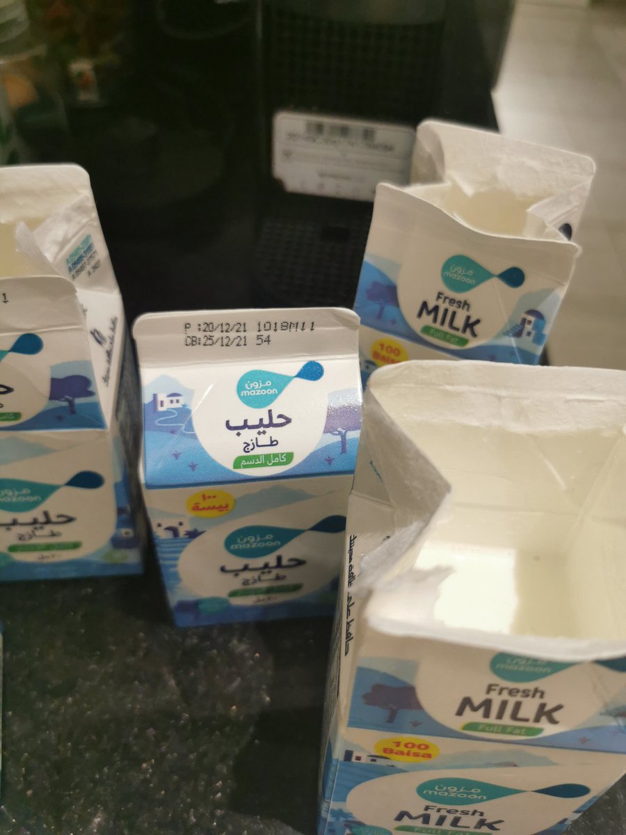 lea97197der's tweet photo. @MazoonDairy بعد عدة مرات اجد فيها العلبة الكبيره 2L قد انتهت صلاحية الحليب قبل انتهاء مدة الصلاحيه المطبوعه على العبوه. يتكرر الموقف مع العلب الصغيره حيث ان تاريخ الإنتهاء بتاريخ ٢٥/١٢ واليوم بتاريخ ٢٢/١٢ لا تعدد صالحه للاستهلاك بسبب تكتل الحليب وفساده.

من المسؤول عن حالات التسمم الوارده؟ https://t.co/GyFEEov74F