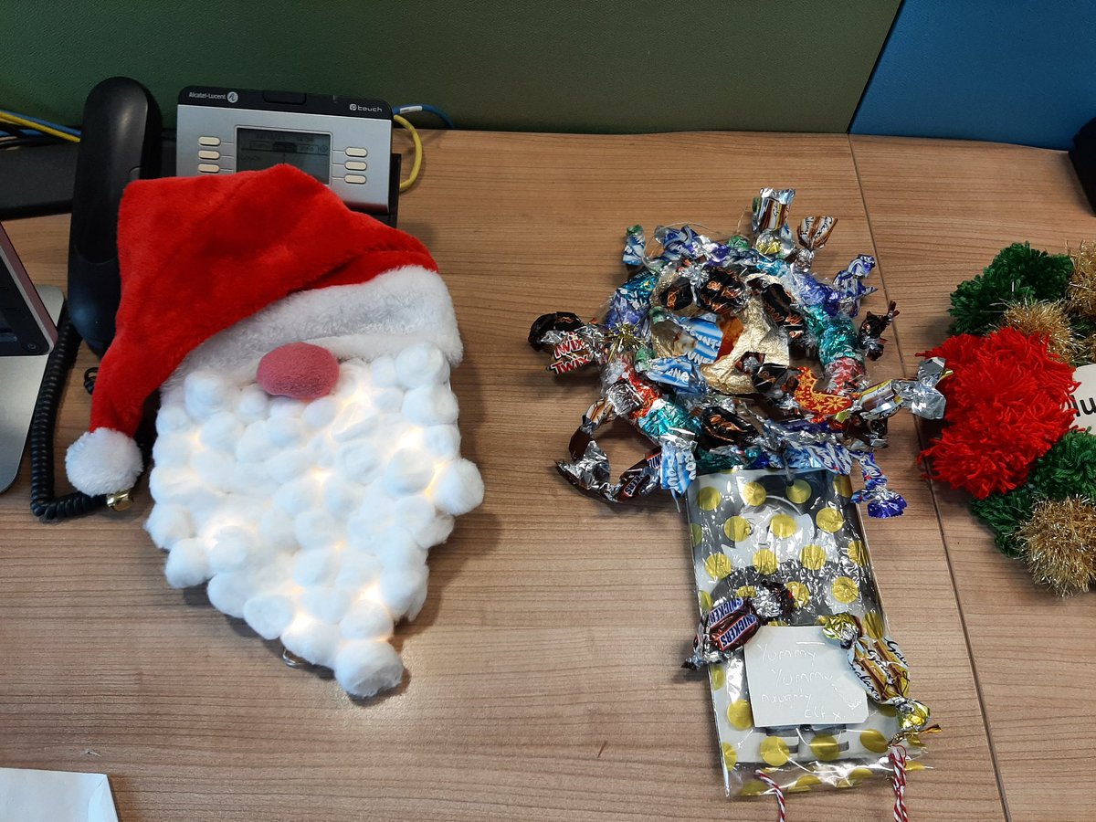 sarahholbrook92's tweet photo. Christmas Shenanigans in typical #TeamIDS fashion
And the winner of the team wreath competition goes to #TeamLD
Lots of fabulous Christmas tree decorations
Cake and secret santa fun 🌲🧁🎁🏅 https://t.co/O2mmEMu2tD