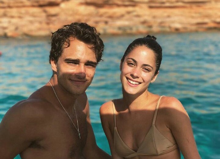livsarax's tweet photo. Aún no he superado la carpeta y pepe Barroso va a ser papá! Muchas felicidades! Pero para mi siempre van a ser ellos, #pepini siempre en mi 💔 https://t.co/3OvOydFDRi